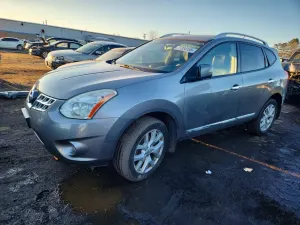 Nissan Rogue S 2.5L 4 2013
