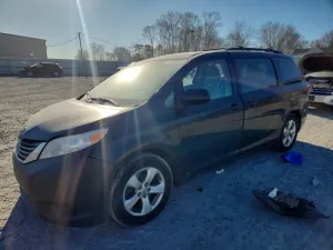 Toyota Sienna LE 3.5L 6 2015