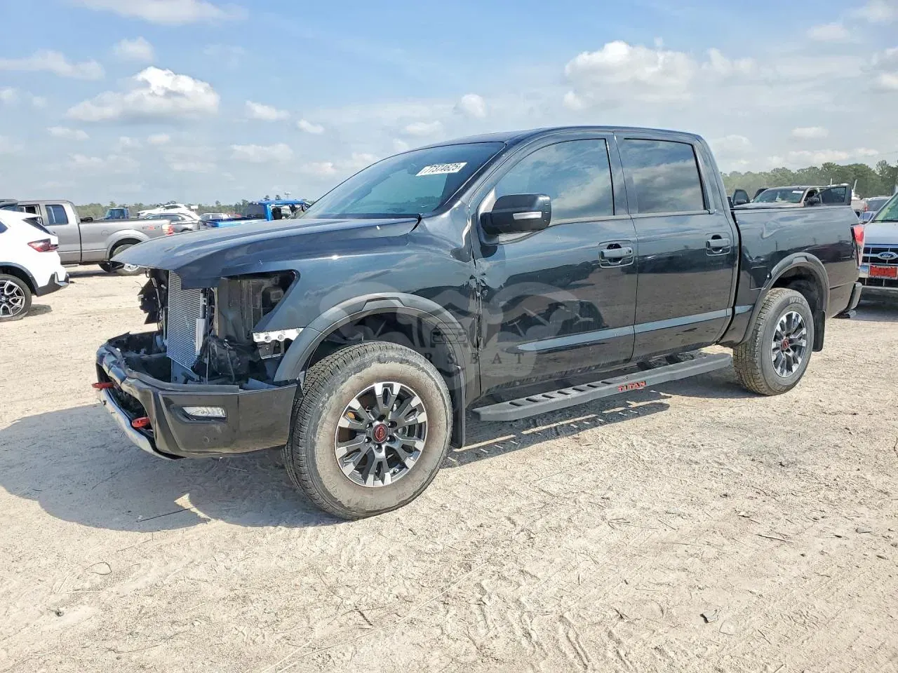 Nissan Titan PRO-4X 5.6L 8 2024
