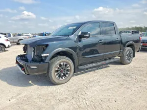 Nissan Titan PRO-4X 5.6L 8 2024