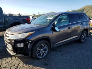 Toyota Highlander SE 3.5L 6 2019