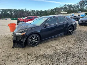 Toyota Camry SE 2.5L 4 2022