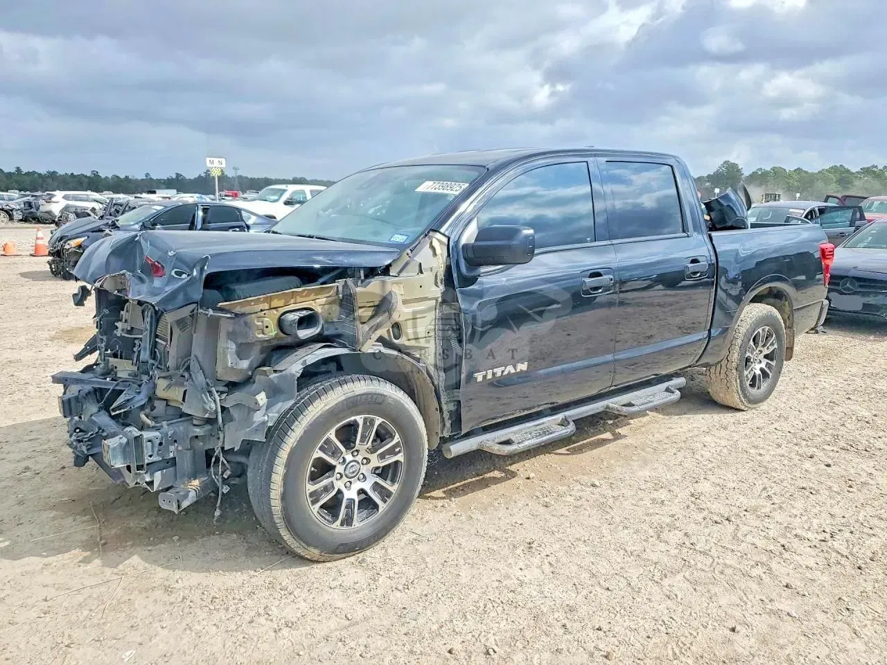 Nissan Titan SV 5.6L 8 2023