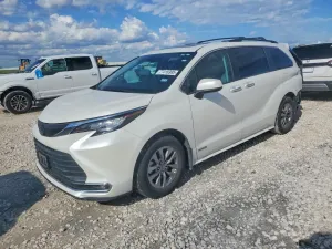 Toyota Sienna 2.5L 4 2021