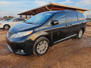 Toyota Sienna 3.5L 6 2015