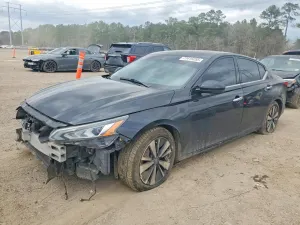 Nissan Altima SV 2.5L 4 2020