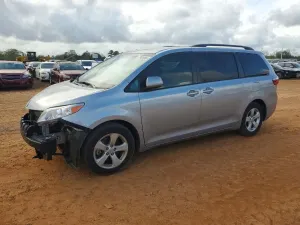 Toyota Sienna LE 3.5L 6 2016