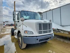 Freightliner Business Class M2 8.9L 6 2015