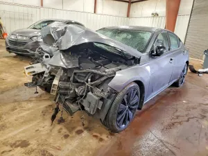 Nissan Altima SR 2.5L 4 2020