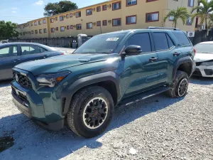 Toyota 4Runner SR5 2.4L 4 2025