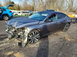 Nissan Altima SR 2.5L 4 2021