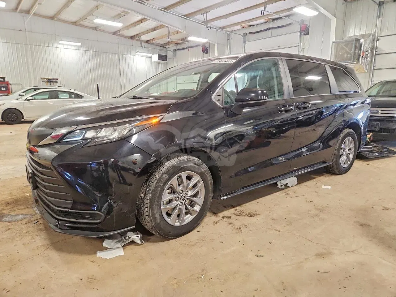 Toyota Sienna LE 2.5L 4 2023