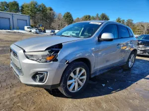 Mitsubishi Outlander ES 2.0L 4 2015