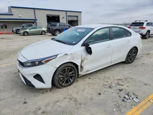 Kia Cerato / Forte / K3 LX 2 L 4 2024