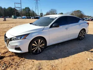 Nissan Altima SR 2.5L 4 2022
