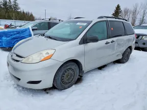 Toyota Sienna CE 3.5L 6 2010