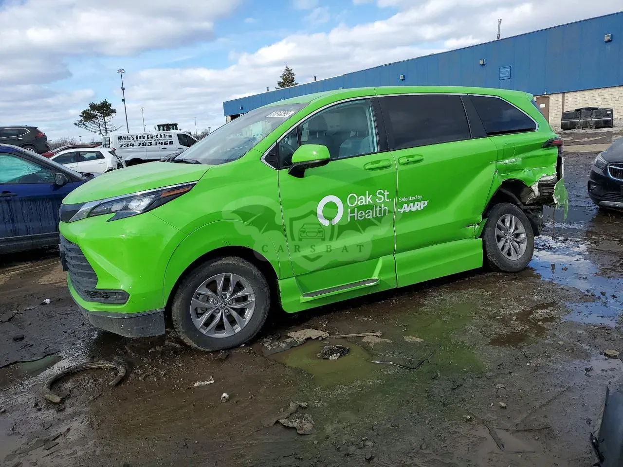 Toyota Sienna LE 2.5L 4 2024
