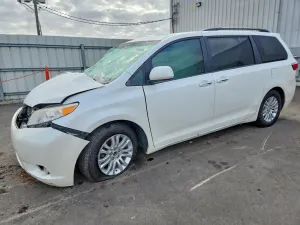 Toyota Sienna 3.5L 6 2015