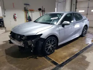 Toyota Camry SE 2.5L 4 2021