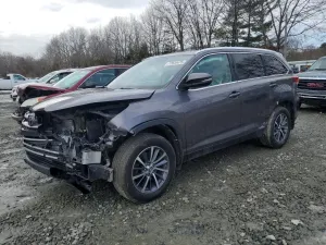 Toyota Highlander SE 3.5L 6 2019