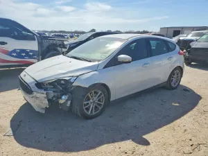 Ford Focus SE 2.0L 4 2016