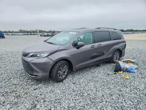 Toyota Sienna XLE 2.5L 4 2021