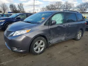 Toyota Sienna LE 3.5L 6 2017