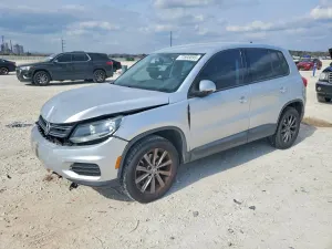 Volkswagen Tiguan S 2.0L 4 2014
