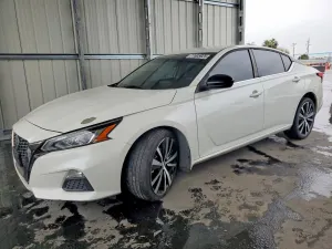 Nissan Altima SR 2.5L 4 2021