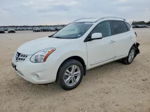 Nissan Rogue S 2.5L 4 2013