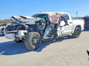Toyota Tundra CREWMAX SR5 5.7L 8 2020