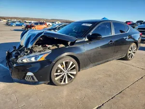 Nissan Altima SR 2.5L 4 2021