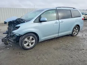 Toyota Sienna LE 3.5L 6 2015
