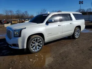 GMC Yukon DENALI 6.2L 8 2016