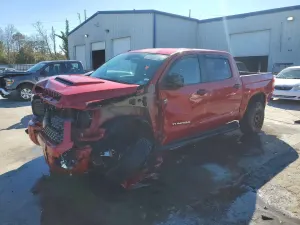 Toyota Tundra CREWMAX SR5 5.7L 8 2018