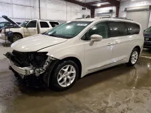 Chrysler Pacifica TOURING L PLUS 3.6L 6 2017