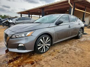 Nissan Altima SR 2.5L 4 2022