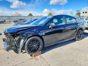 Toyota Camry SE 2.5L 4 2020