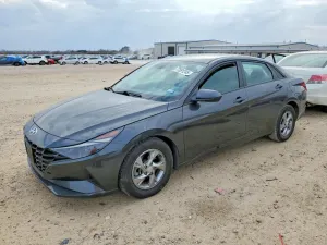Hyundai Elantra SE 2.0L 4 2021
