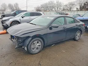 Hyundai Elantra SE 2.0L 4 2025