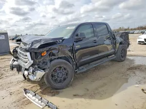 Toyota Tundra CREWMAX SR5 5.7L 8 2017