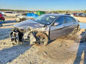 Hyundai Elantra SEL 2.0L 4 2023