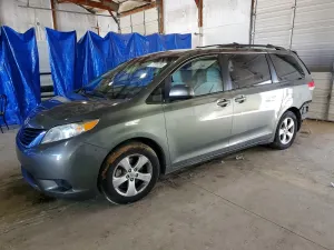 Toyota Sienna LE 3.5L 6 2011