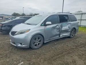 Toyota Sienna 3.5L 6 2015