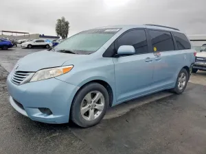 Toyota Sienna 3.5L 6 2015
