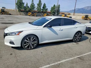 Nissan Altima SR 2.5L 4 2022