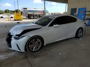 Lexus IS 2.0L 4 2024