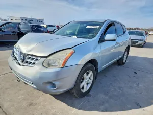 Nissan Rogue S 2.5L 4 2013