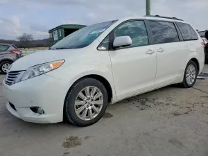 Toyota Sienna XLE 3.5L 6 2011