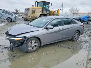 Hyundai Elantra SE 2.0L 4 2025